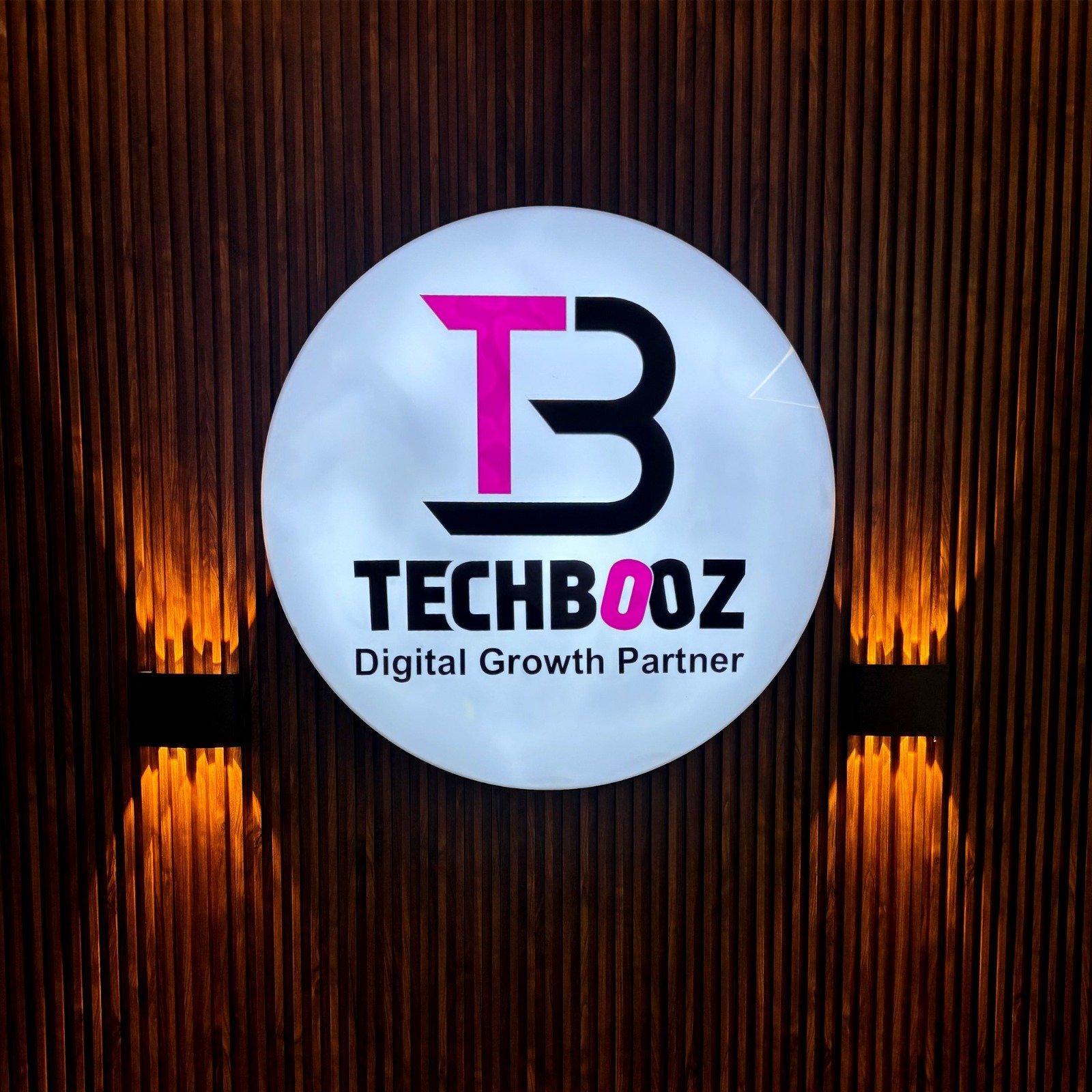 techbooz logo